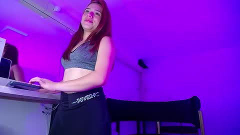 Snapshot of solara_ chatting on 11.04.25 solara online show from 11.04.25