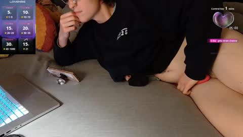 Snapshot of solaya_papaya chatting on 11.19.25 solaya papaya jordan theythem online show from 11.19.25