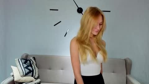 Snapshot of soledadrook chatting on 11.07.25 Monica online show from 11.07.25