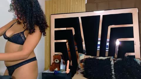 Snapshot of solevanss chatting on 09.22.25 Sol Evans online show from 09.22.25