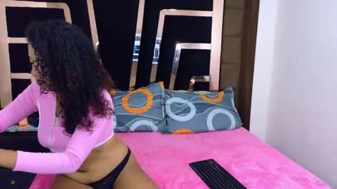 Snapshot of solevanss chatting on 10.27.25 Sol Evans online show from 10.27.25