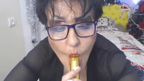 Snapshot of sondrariddle chatting on 01.14.25 sondrariddle online show from 01.14.25