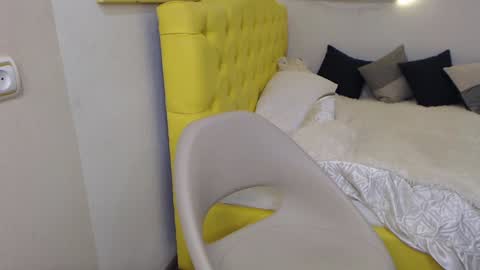 Snapshot of sondrariddle chatting on 02.06.25 sondrariddle online show from 02.06.25