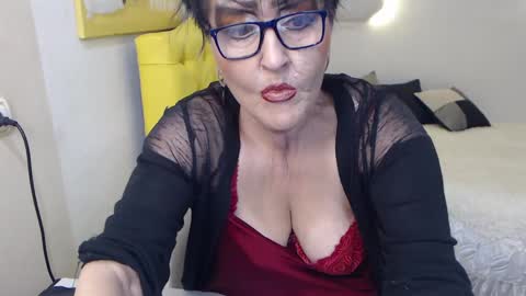 Snapshot of sondrariddle chatting on 02.08.25 sondrariddle online show from 02.08.25