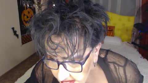 Snapshot of sondrariddle chatting on 10.11.25 sondrariddle online show from 10.11.25