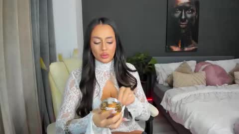 Snapshot of sonia__rey chatting on 09.25.25 Sonia Rey online show from 09.25.25