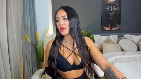 Snapshot of sonia__rey chatting on 10.24.25 Sonia Rey online show from 10.24.25