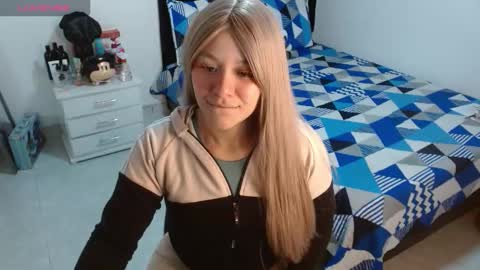 Snapshot of soniahardass chatting on 10.01.25 soniahardass online show from 10.01.25