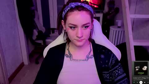 Snapshot of sonicsupergirl chatting on 10.16.25 Rie online show from 10.16.25