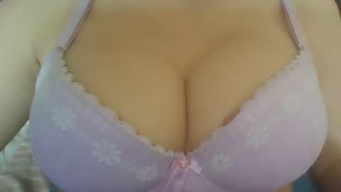 Snapshot of sonnyalee chatting on 10.25.25 Sonnya online show from 10.25.25