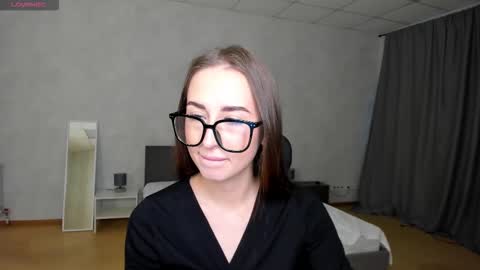 Snapshot of sony_mayy chatting on 10.14.25 sony_mayy online show from 10.14.25