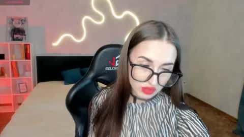 Snapshot of sony_mayy chatting on 10.16.25 sony_mayy online show from 10.16.25