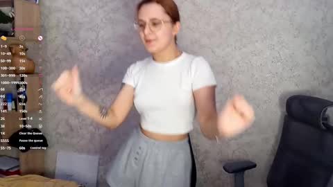 Snapshot of sonya_mikki chatting on 03.10.25 Sonya  online show from 03.10.25