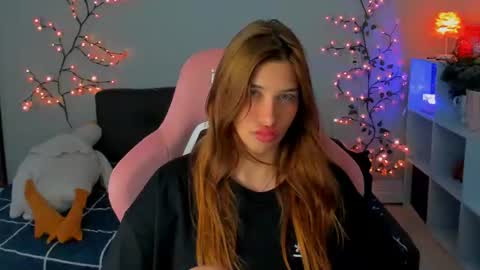 Snapshot of sonyamalish chatting on 07.17.26 Sonya online show from 07.17.26