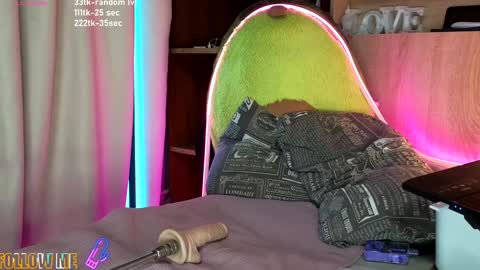 Snapshot of sop_hie chatting on 12.17.24 sop_hie online show from 12.17.24