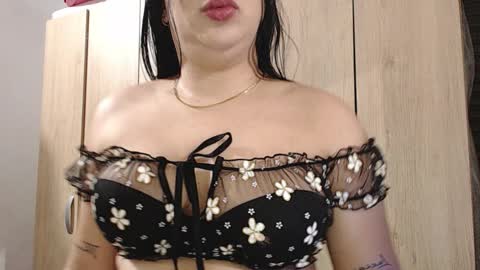 Snapshot of sophi26 chatting on 10.24.25 sophi26 online show from 10.24.25