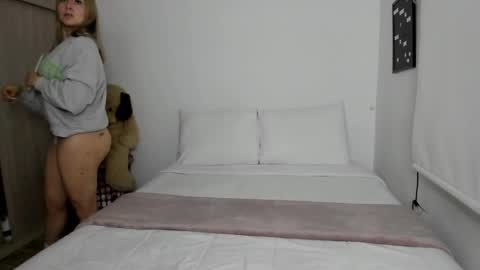 Snapshot of sophi_moreno chatting on 12.12.24 Sofi online show from 12.12.24