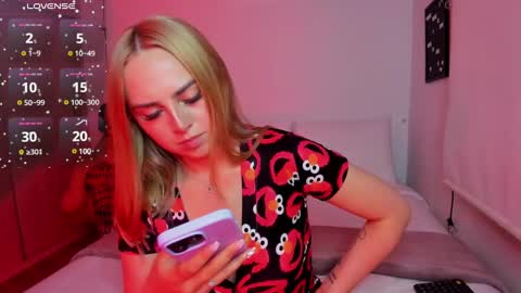 Snapshot of sophi_moreno chatting on 12.18.24 Sofi online show from 12.18.24