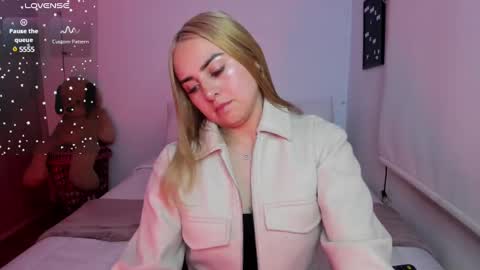 Snapshot of sophi_moreno chatting on 12.24.24 Sofi online show from 12.24.24