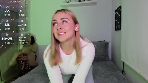 Snapshot of sophi_moreno chatting on 02.06.25 Sofi online show from 02.06.25