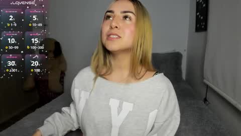 Snapshot of sophi_moreno chatting on 03.04.25 Sofi online show from 03.04.25