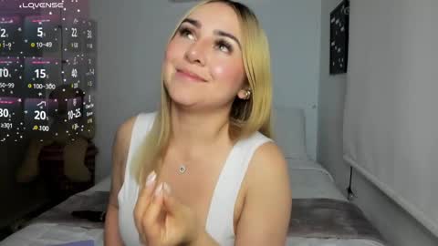 Snapshot of sophi_moreno chatting on 03.08.25 Sofi online show from 03.08.25