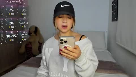 Snapshot of sophi_moreno chatting on 10.28.25 Sofi online show from 10.28.25