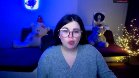 sophia__olsen online show from 12.04.24