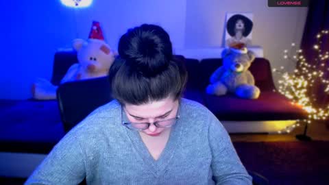 sophia__olsen online show from 12.04.24