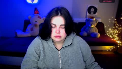 sophia__olsen online show from 12.08.24