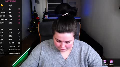 sophia__olsen online show from 12.18.24