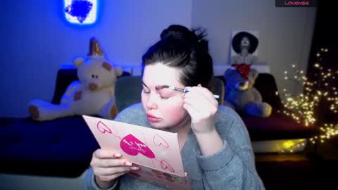 sophia__olsen online show from 12.25.24