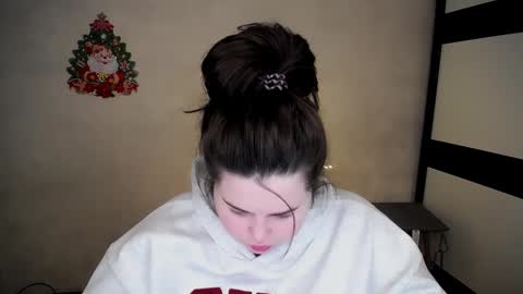 sophia__olsen online show from 12.20.25