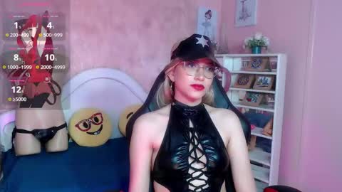 Snapshot of sophia_arevalo_ chatting on 10.08.25 Sophia online show from 10.08.25