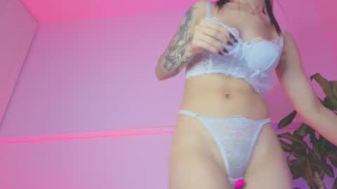 Snapshot of sophia_berryy chatting on 10.28.25 Sophia Independent model online show from 10.28.25