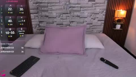 Snapshot of sophia_deluxe18 chatting on 05.19.26 SOFI online show from 05.19.26