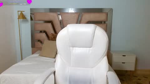 Snapshot of sophia_hadid chatting on 12.06.24 Sophia  online show from 12.06.24