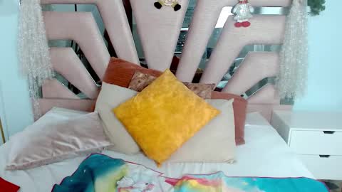 Snapshot of sophia_hadid chatting on 12.23.24 Sophia  online show from 12.23.24