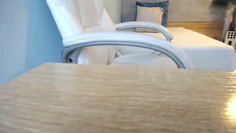 Snapshot of sophia_hadid chatting on 12.31.24 Sophia  online show from 12.31.24