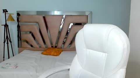 Snapshot of sophia_hadid chatting on 01.02.25 Sophia  online show from 01.02.25