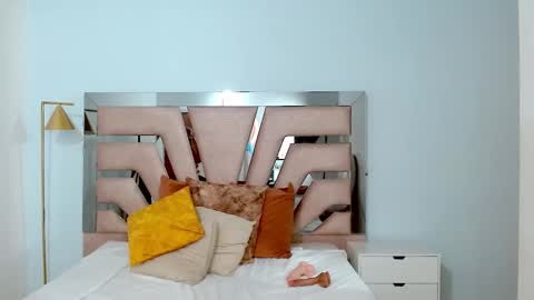 Snapshot of sophia_hadid chatting on 01.07.25 Sophia  online show from 01.07.25