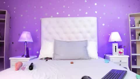 Sophia  online show from 10.18.25