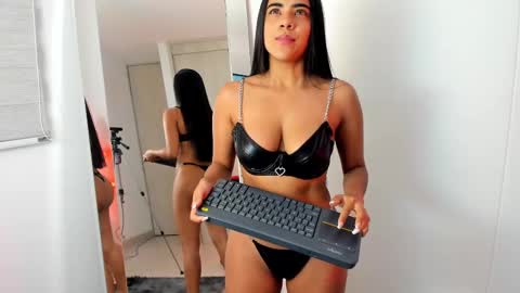 Snapshot of sophia_owens_2 chatting on 03.05.25 sophia_owens_2 online show from 03.05.25