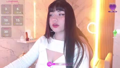 Snapshot of sophia_tf chatting on 09.10.25 Sophia online show from 09.10.25