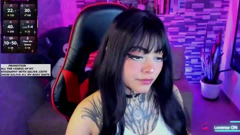 Snapshot of sophiaa_cherry chatting on 10.04.25 Sophia online show from 10.04.25