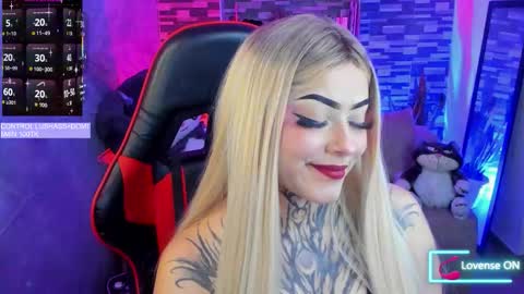 Snapshot of sophiaa_cherry chatting on 11.06.25 Sophia online show from 11.06.25