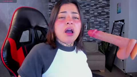 Snapshot of sophiaa_cherry chatting on 04.29.26 Sophia online show from 04.29.26