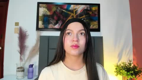 sophiacolliins online show from 09.18.25
