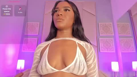 SophiaSmiths online show from 01.18.25