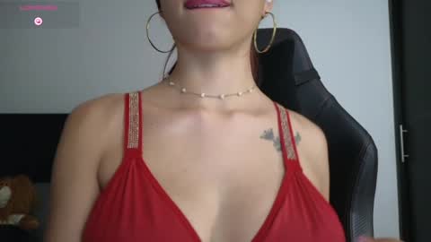 Snapshot of sophiaxv chatting on 01.31.25 Sophy online show from 01.31.25